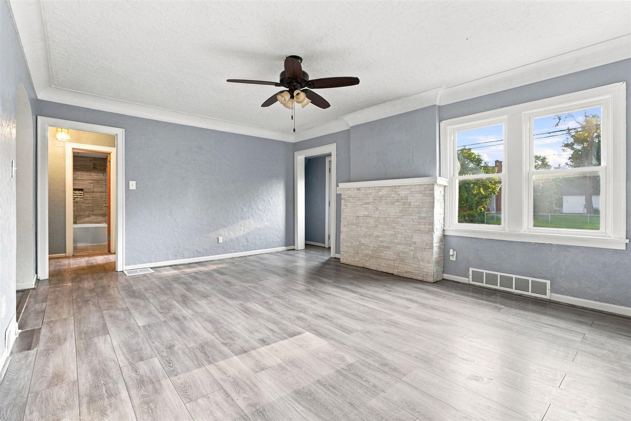 Photo 4 of Single family home for sale at 136 E Ave, Battle Creek, MI 49017 | MLS# 70553618 | Listing updated on 2026-09-17