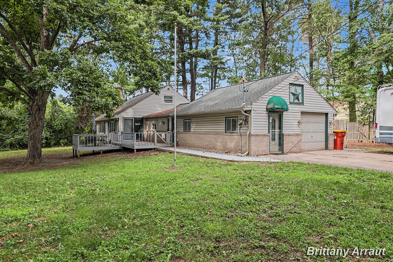 2nd image of 2027 Valentine St, Grand Rapids, MI 49525 | MLS# 70553623