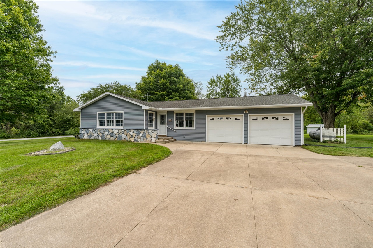 2nd image of 102 Sherwood Dr, Hastings, MI 49058 | MLS# 70553628