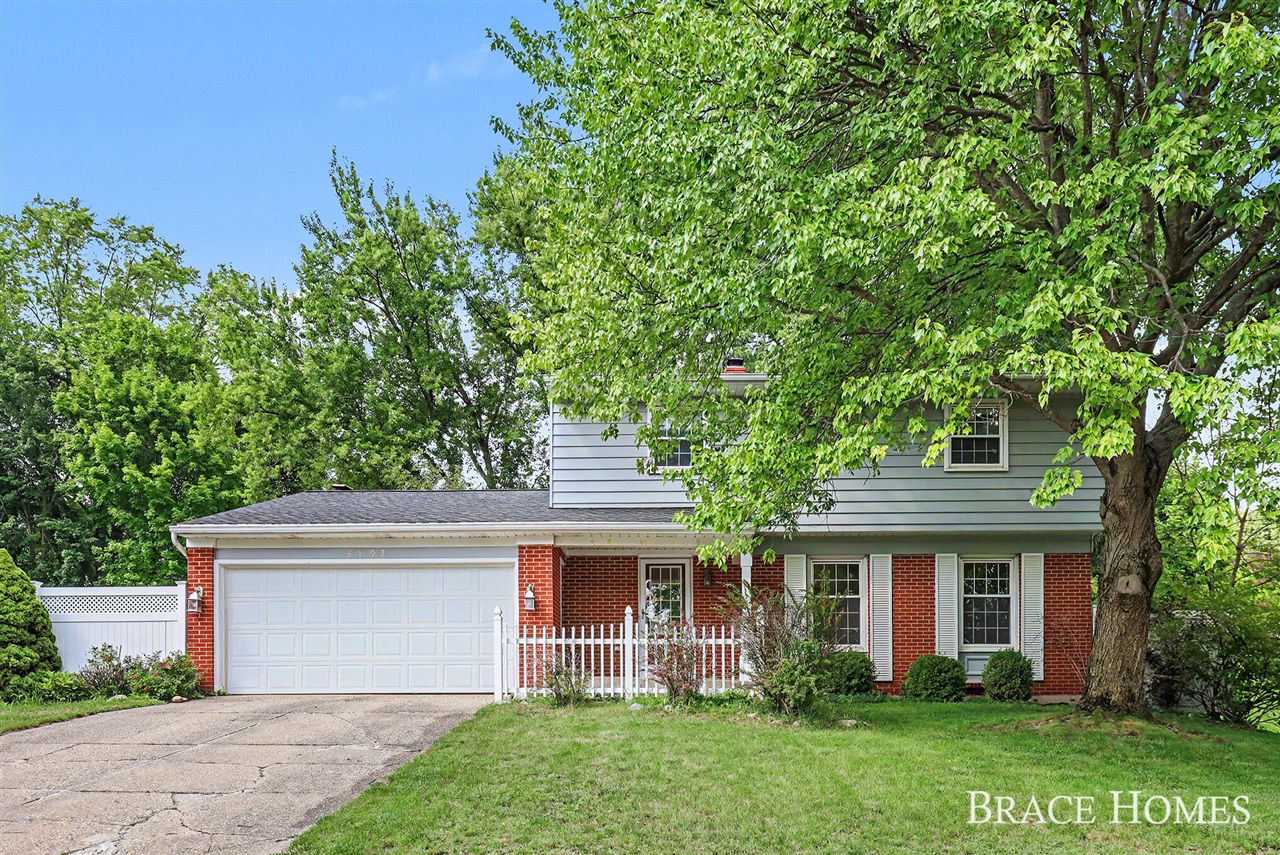 1st image of 6197 Dunbarton St, Ada, MI 49301 | MLS# 70553664