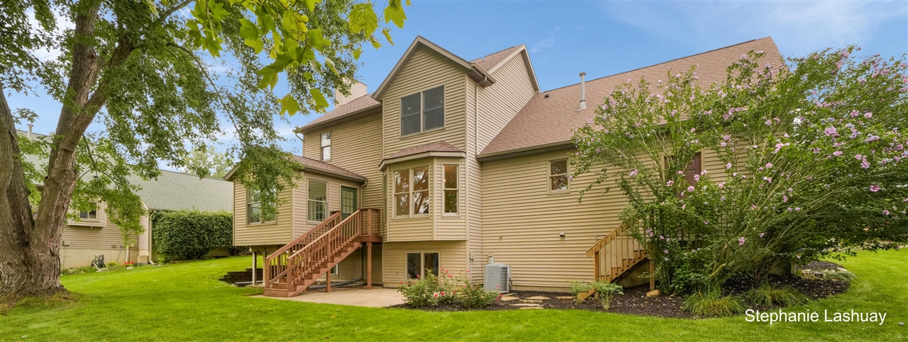 Photo 2 of Sale Pending at 4029 Redbush Dr, Grandville, MI 49418 | MLS# 70553671 | Listing updated on 2026-09-17