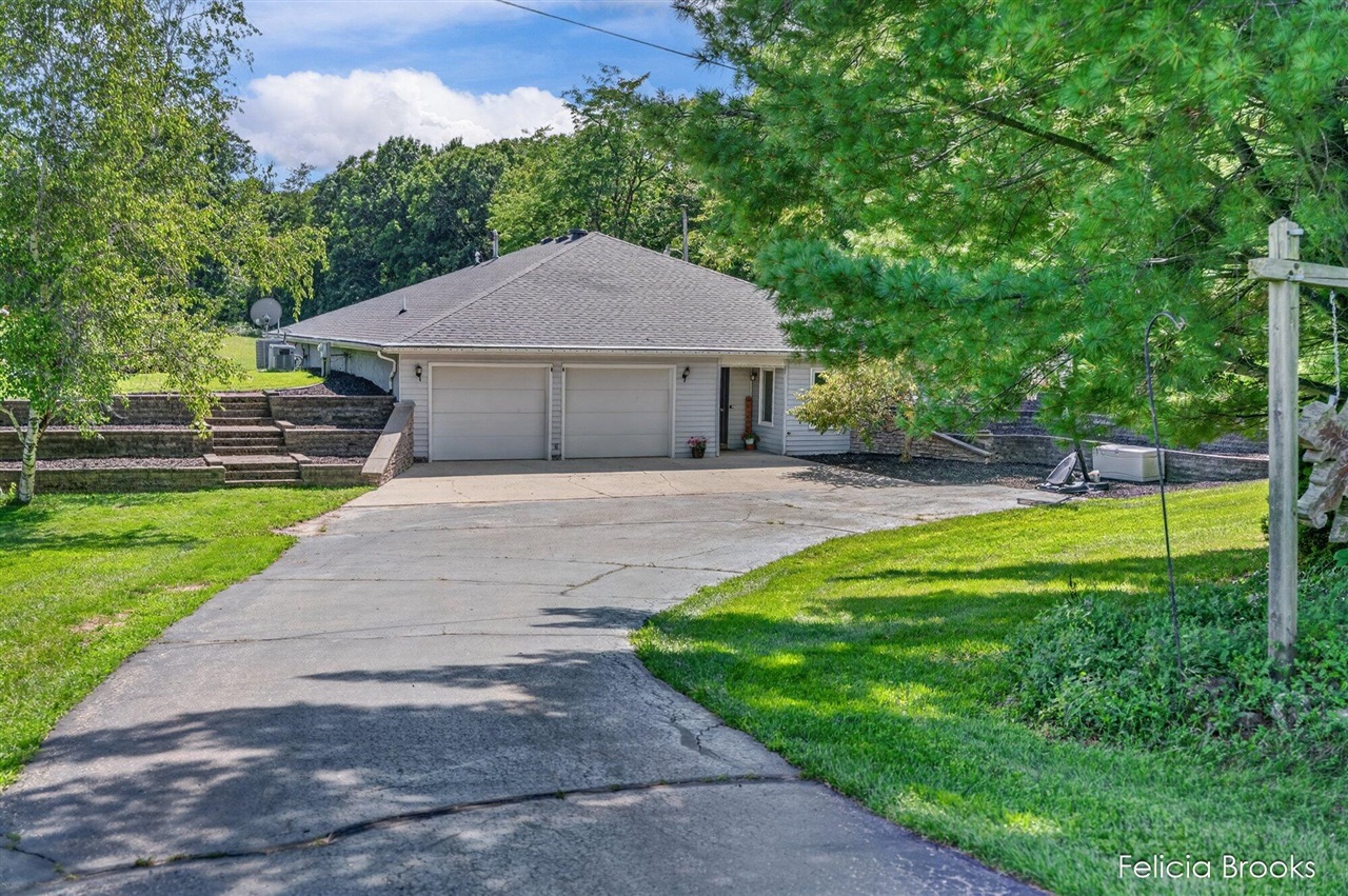 3rd image of 9840 E Barnum Rd, Woodland, MI 48897 | MLS# 70553676