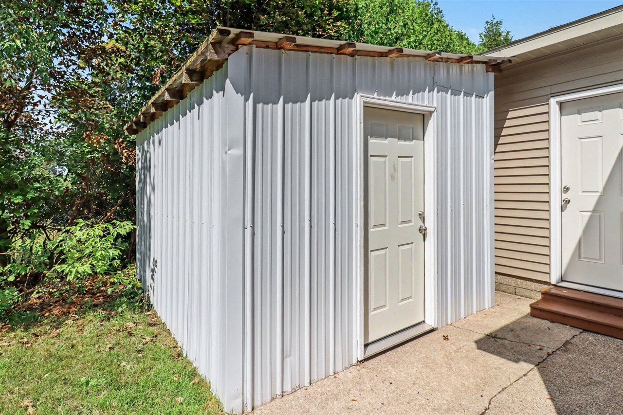 17th image of 516 Evart St, Cadillac, MI 49601 | MLS# 70553678