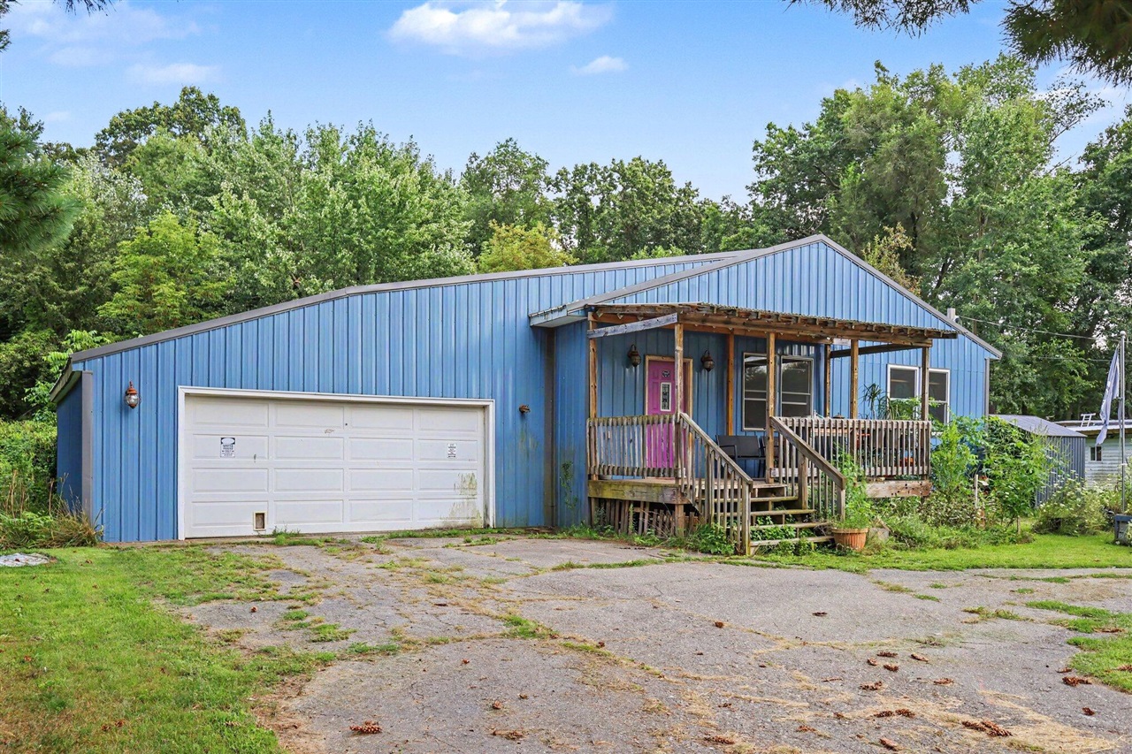 2nd image of 6041 Thru Roamin Dr, Jackson, MI 49201 | MLS# 70553684