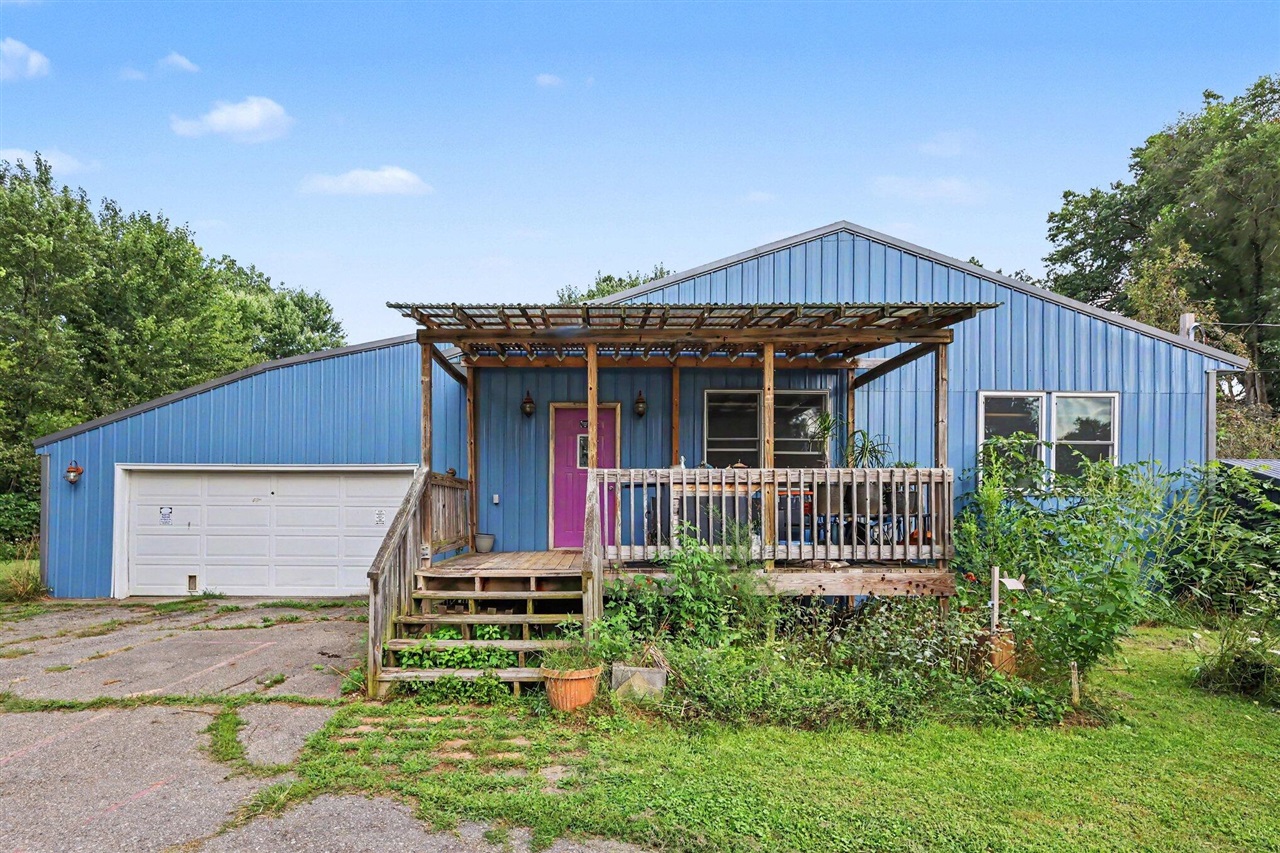 3rd image of 6041 Thru Roamin Dr, Jackson, MI 49201 | MLS# 70553684