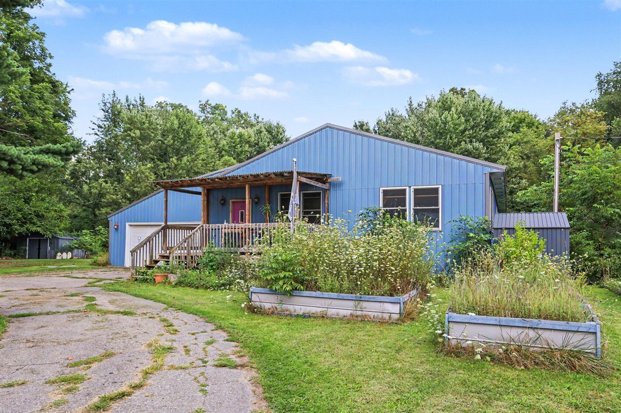 4th image of 6041 Thru Roamin Dr, Jackson, MI 49201 | MLS# 70553684