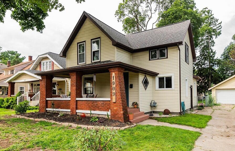 1st image of 1909 Linden Ave, Grand Rapids, MI 49507 | MLS# 70553693