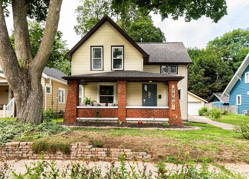 2nd image of 1909 Linden Ave, Grand Rapids, MI 49507 | MLS# 70553693