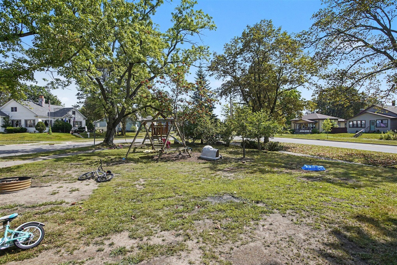 27th image of 513 E Cass St, Cadillac, MI 49601 | MLS# 70553725