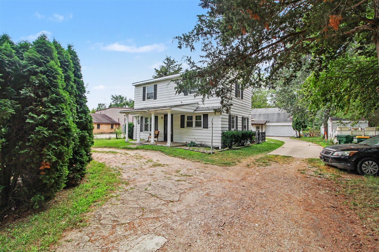 Photo 2 of Single family home for sale at 13510 Martinsville Rd, Belleville, MI 48111 | MLS# 70553726 | Listing updated on 2026-09-14