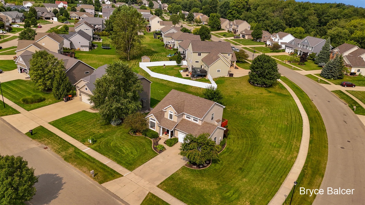 4th image of 8985 Stanchion Dr, Byron Center, MI 49315 | MLS# 70553848