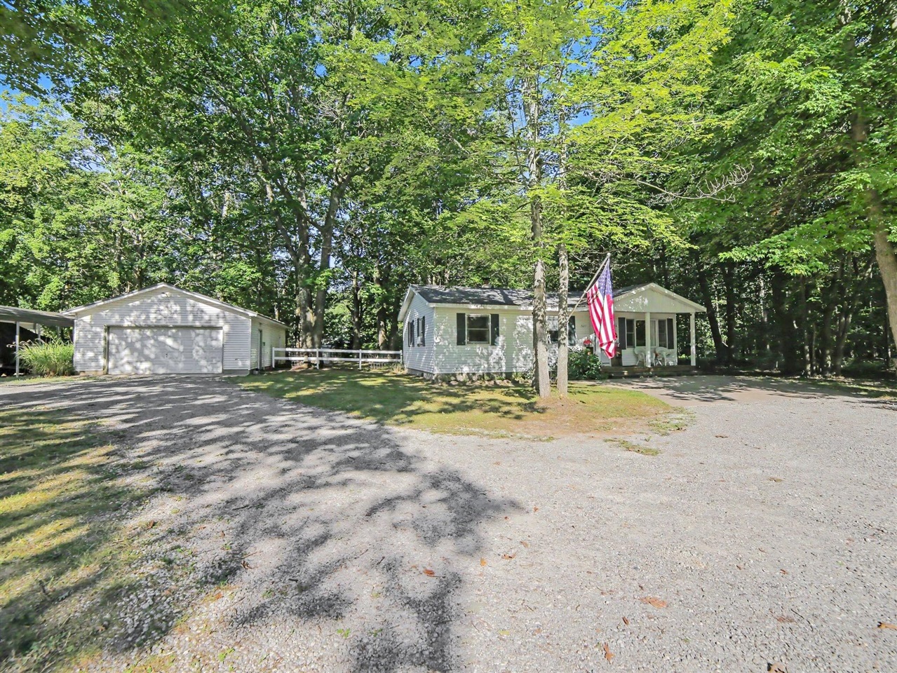 1st image of 3615 N Lincoln Rd, Ludington, MI 49431 | MLS# 70553882