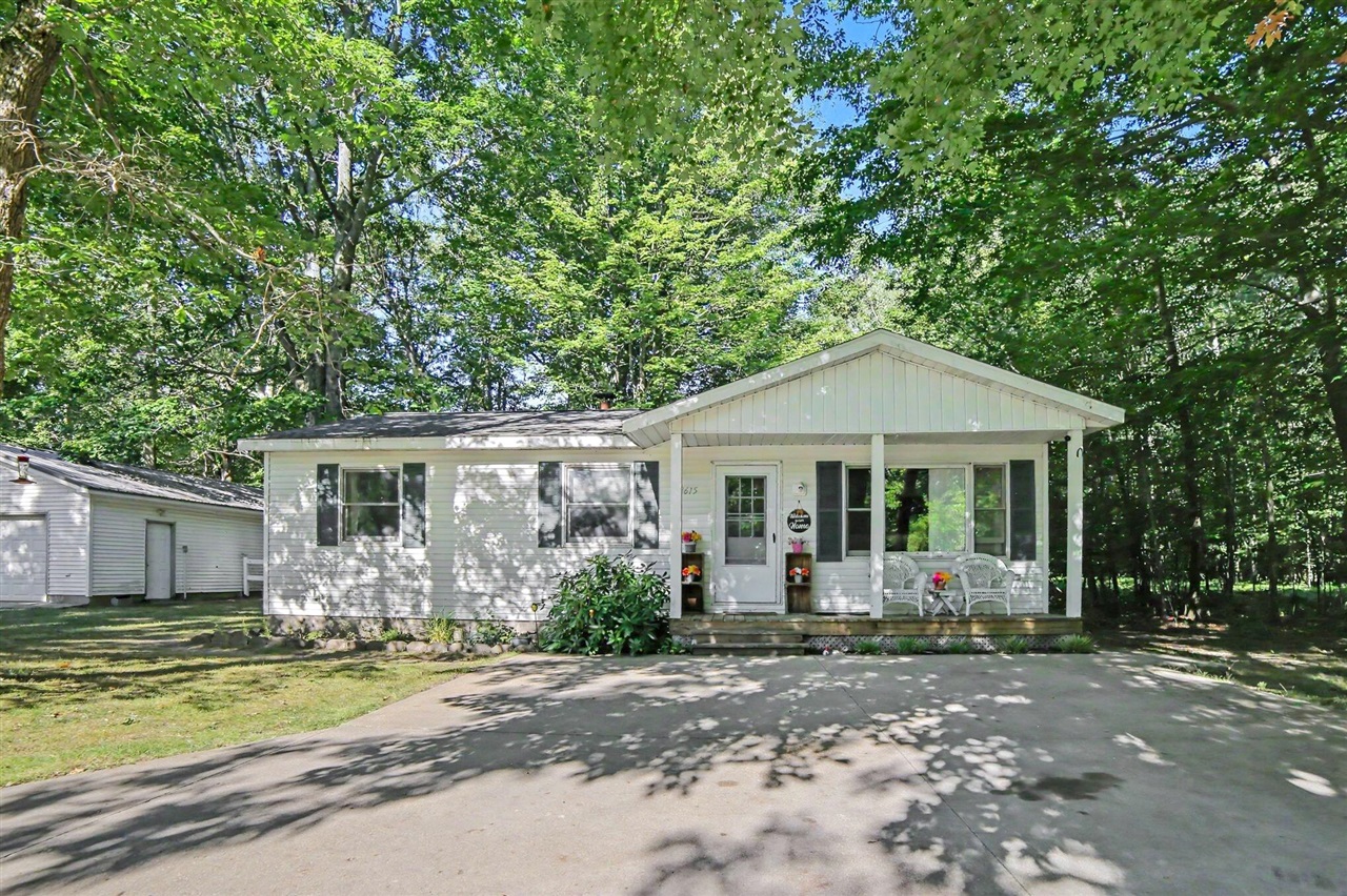 2nd image of 3615 N Lincoln Rd, Ludington, MI 49431 | MLS# 70553882