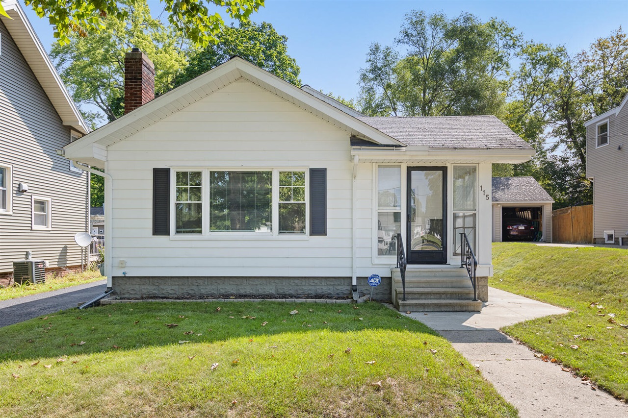 1st image of 115 S Thompson St, Jackson, MI 49203 | MLS# 70553892