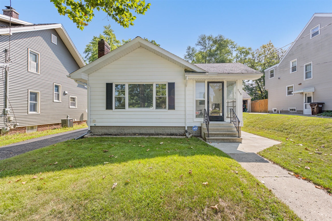 2nd image of 115 S Thompson St, Jackson, MI 49203 | MLS# 70553892