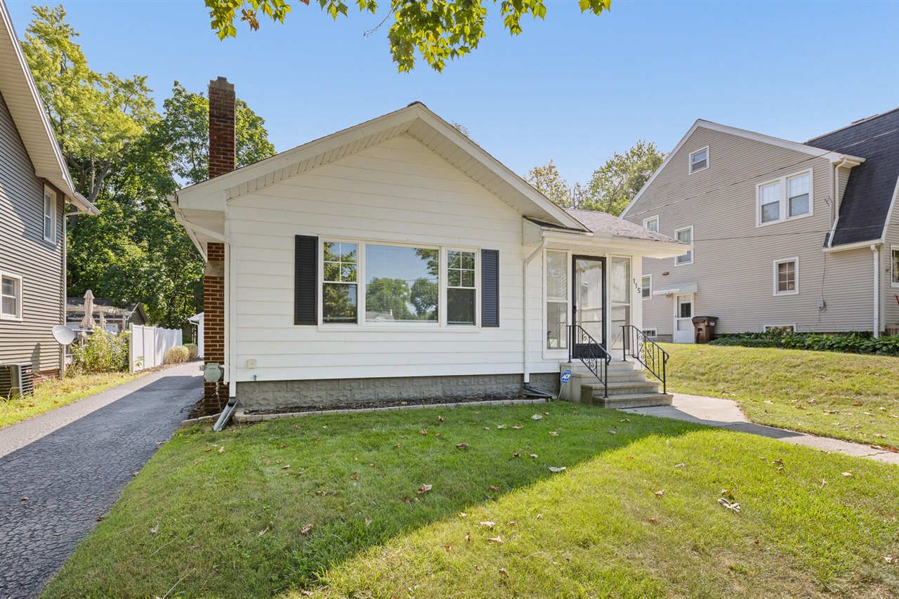 4th image of 115 S Thompson St, Jackson, MI 49203 | MLS# 70553892