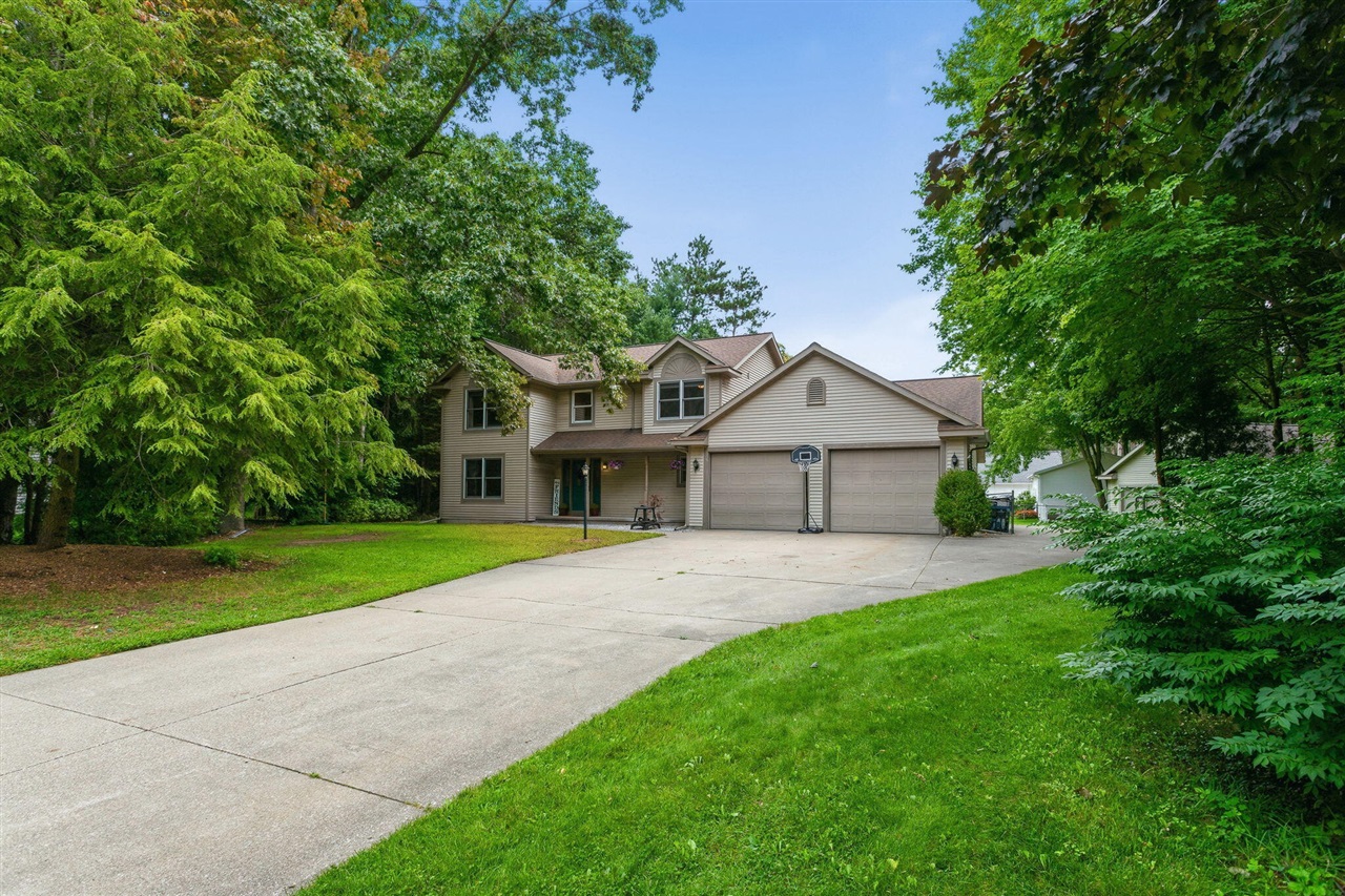 1st image of 15250 Hofma Dr, Grand Haven, MI 49417 | MLS# 70553900