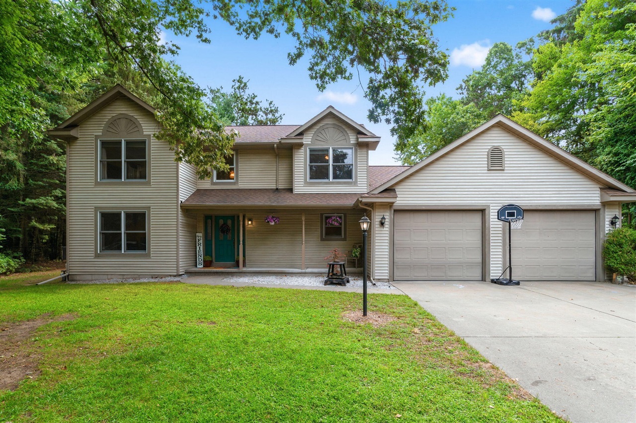 3rd image of 15250 Hofma Dr, Grand Haven, MI 49417 | MLS# 70553900