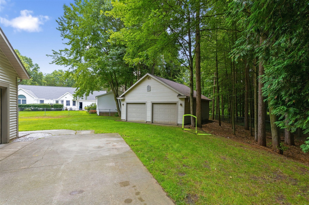 4th image of 15250 Hofma Dr, Grand Haven, MI 49417 | MLS# 70553900