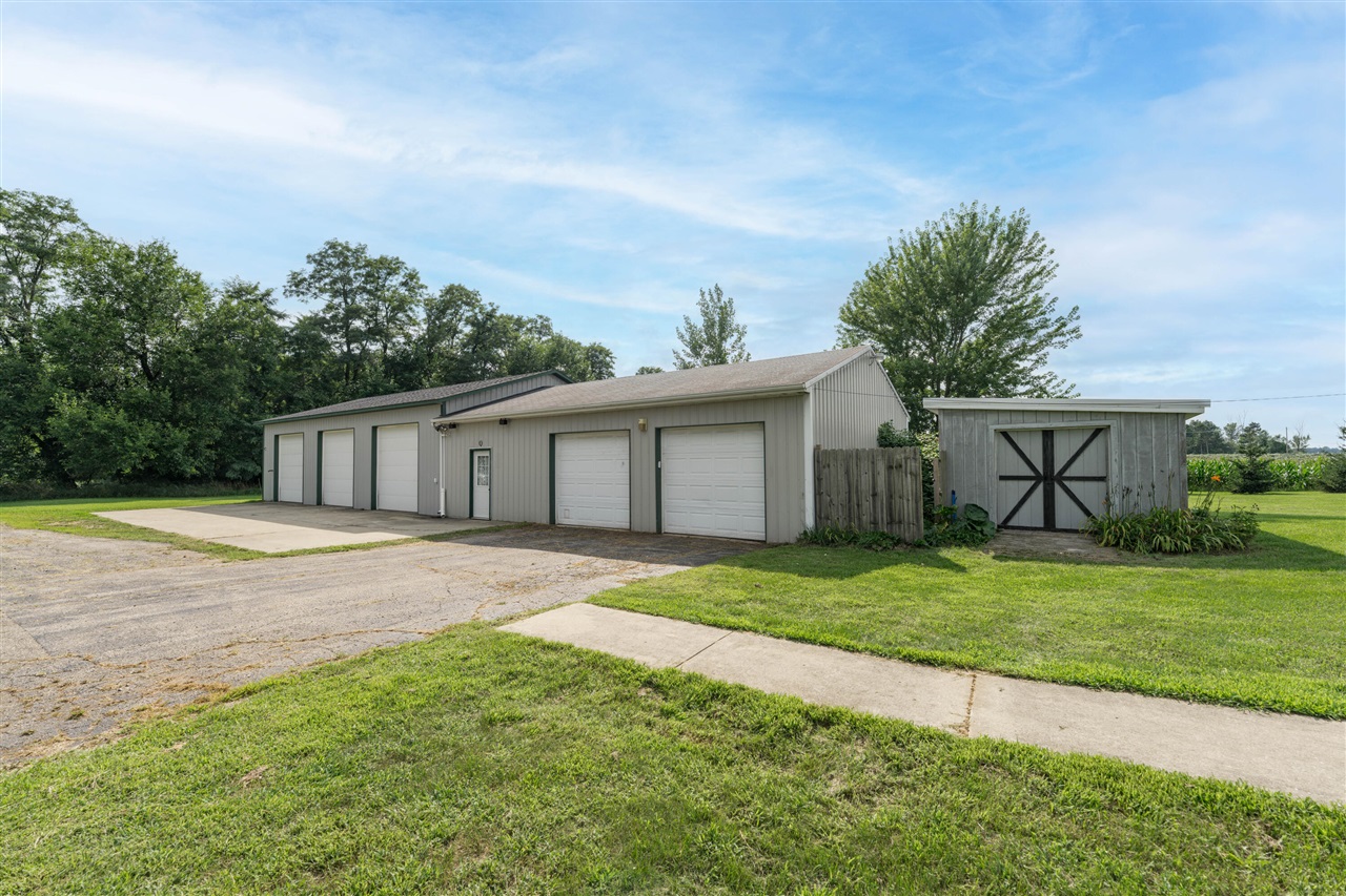 Photo 3 of Single family home for sale at 28720 Co Rd 354, Lawton, MI 49065 | MLS# 70553903 | Listing updated on 2026-10-05