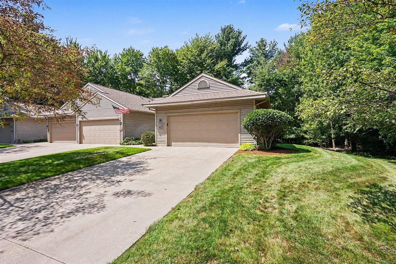 2nd image of 517 Tournament Cir #4, Muskegon, MI 49444 | MLS# 70553904