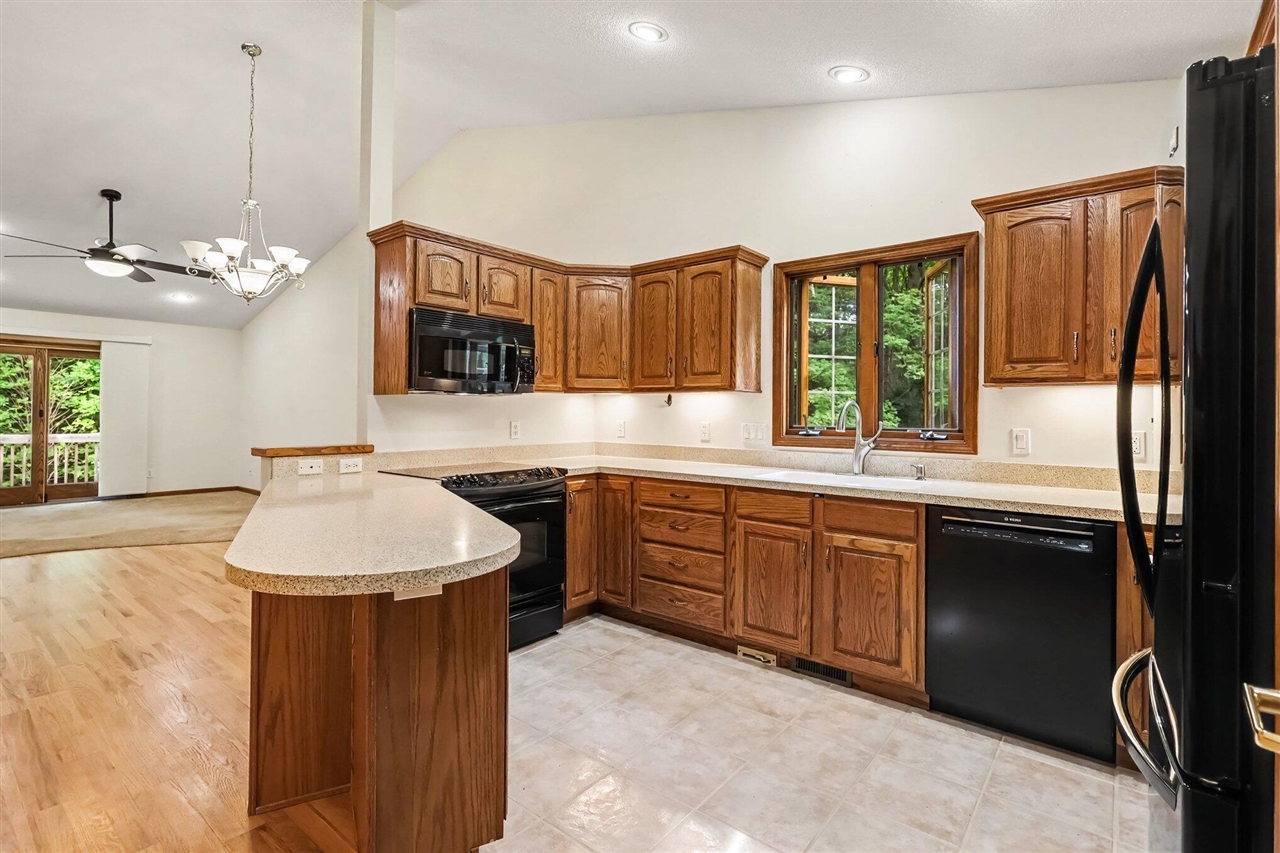 4th image of 517 Tournament Cir #4, Muskegon, MI 49444 | MLS# 70553904