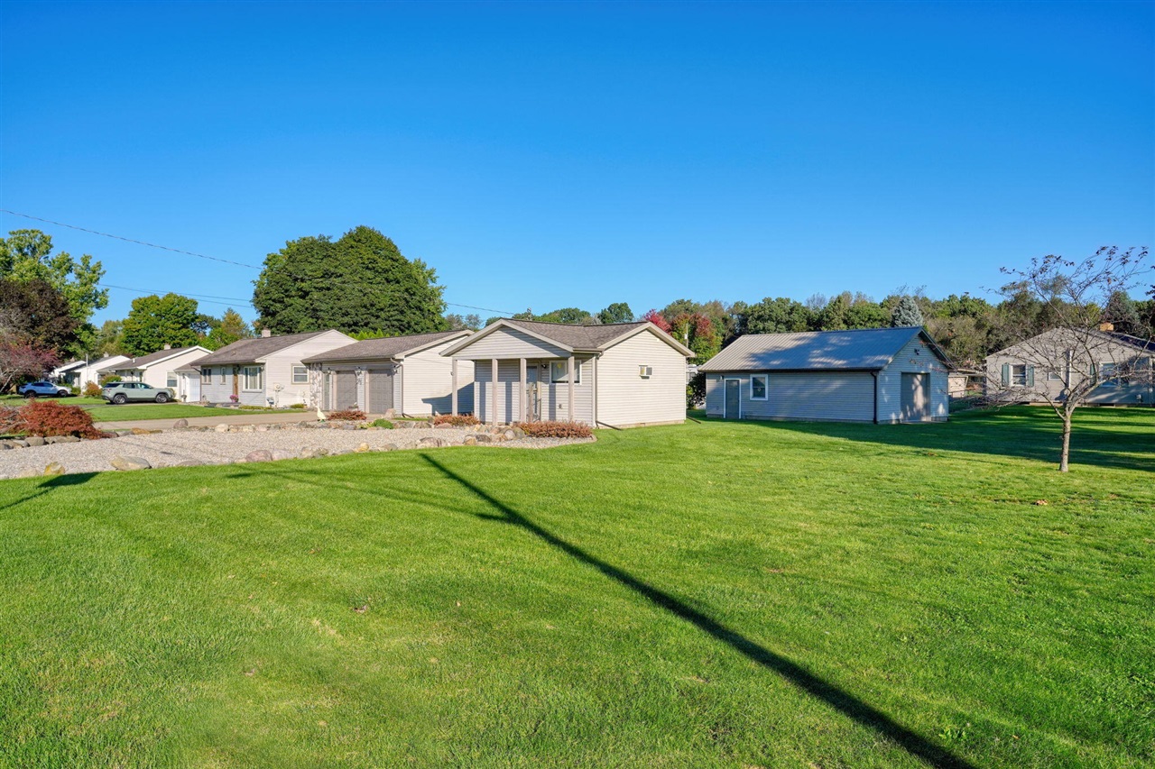 Photo 3 of Single family home for sale at 1304 Joseph St, Jackson, MI 49202 | MLS# 70553906 | Listing updated on 2026-10-01