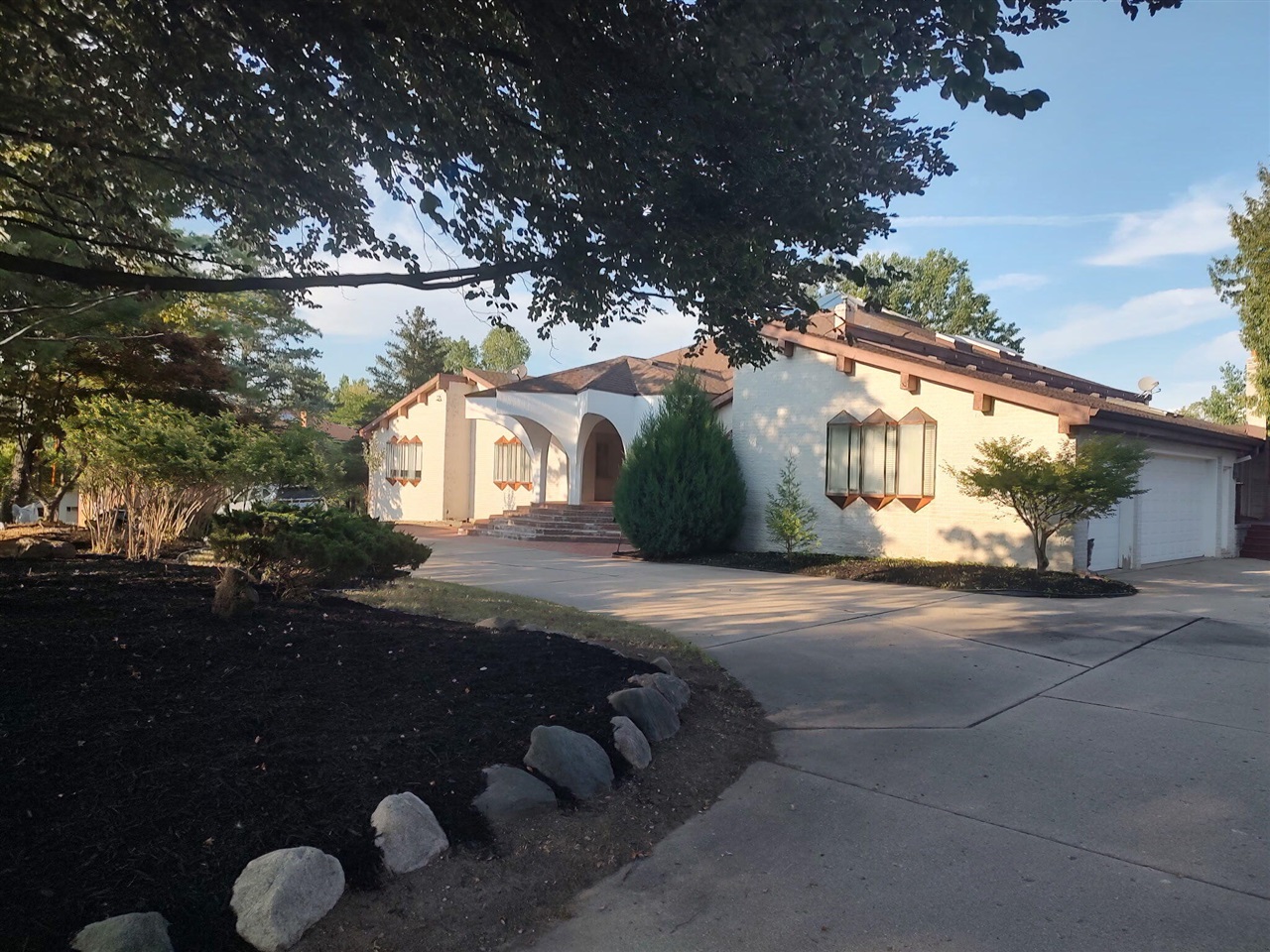 Photo 1 of Mansion for sale at 3541 Ridgeview Ct, Bloomfield Hills, MI 48302 | MLS# 70553920 | Listing updated on 2026-09-26