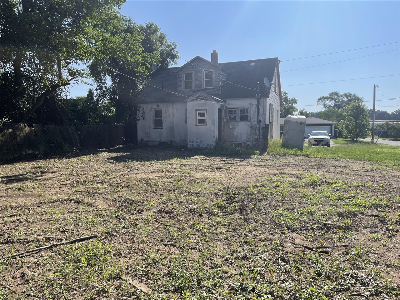 Photo 3 of Sale Pending at 612 N Crystal Ave, Benton Harbor, MI 49022 | MLS# 70553931 | Listing updated on 2026-09-30