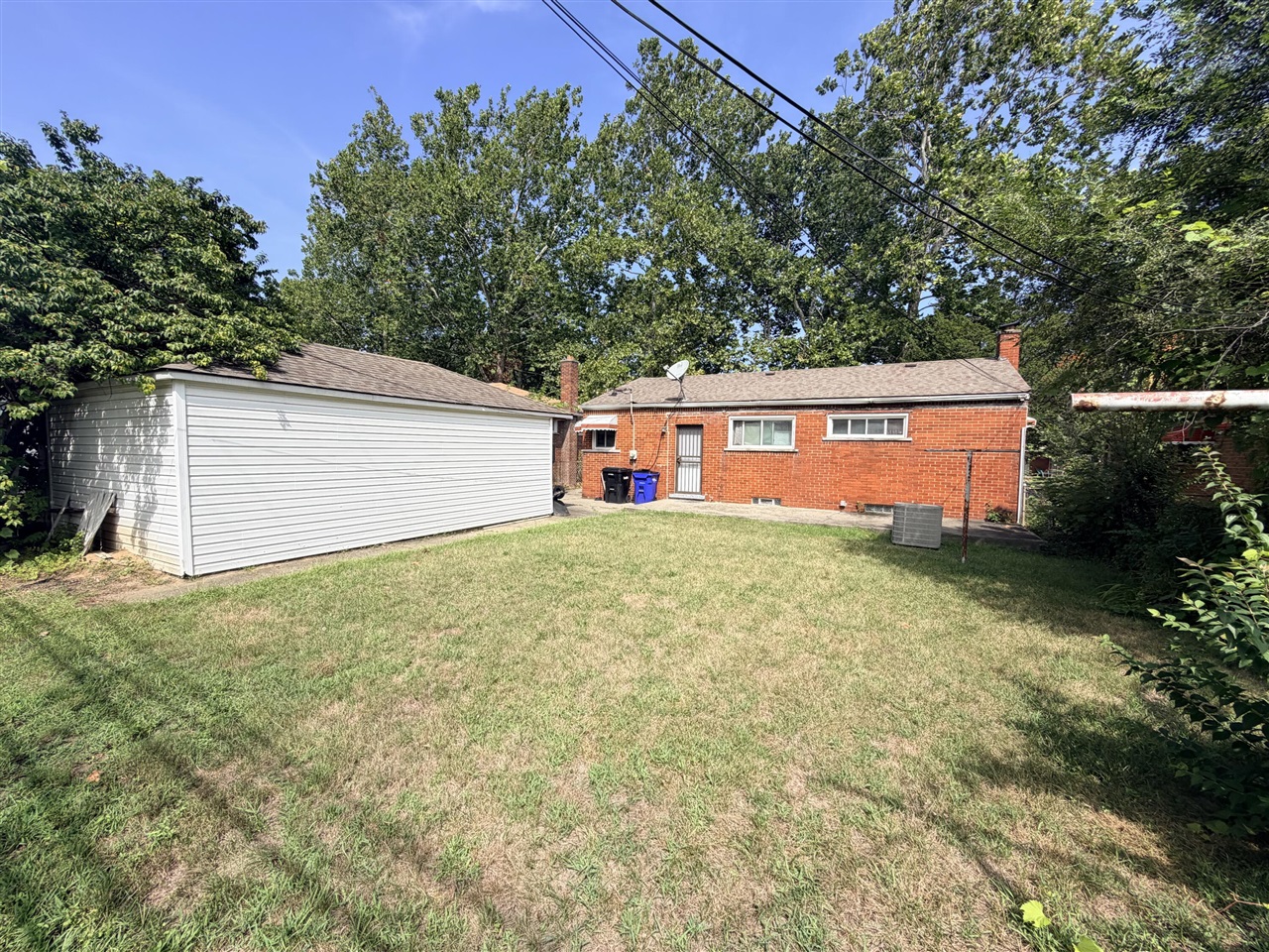 Photo 3 of Single family home for sale at 22615 Glendale St, Detroit, MI 48223 | MLS# 70553936 | Listing updated on 2026-09-17