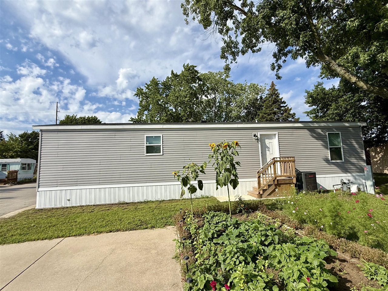 4th image of 333 E Lakewood Blvd #276, Holland, MI 49424 | MLS# 70553967