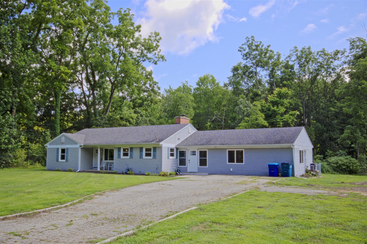 1st image of 15783 Portage Rd, Vicksburg, MI 49097 | MLS# 70553975