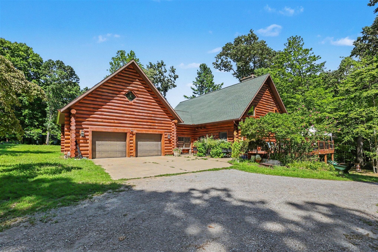 Photo 3 of Single family home for sale at 17182 Arthur Ct, Spring Lake, MI 49456 | MLS# 70554001 | Listing updated on 2026-09-28