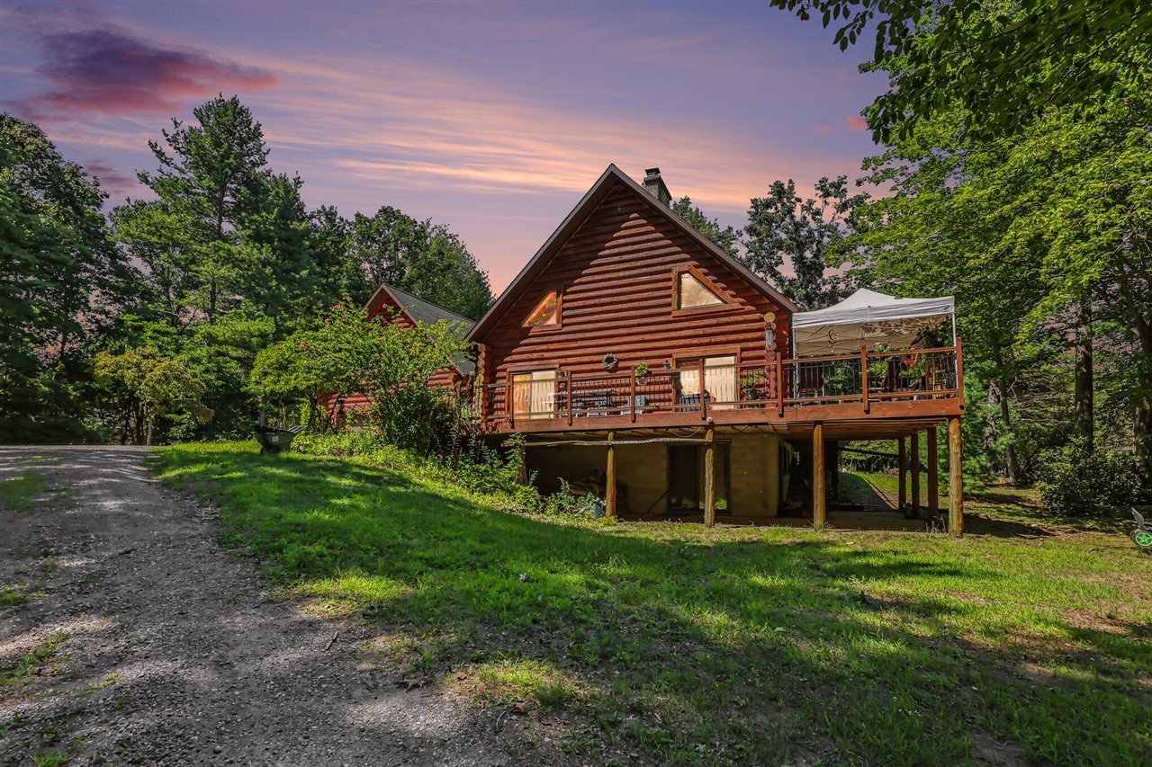Photo 3 of Single family home for sale at 17182 Arthur Ct, Spring Lake, MI 49456 | MLS# 70554001 | Listing updated on 2026-09-28