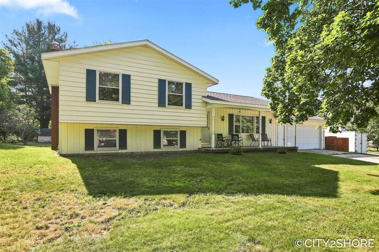 Photo 3 of Single family home for sale at 418 Harrison St, Coopersville, MI 49404 | MLS# 70554015 | Listing updated on 2026-10-08