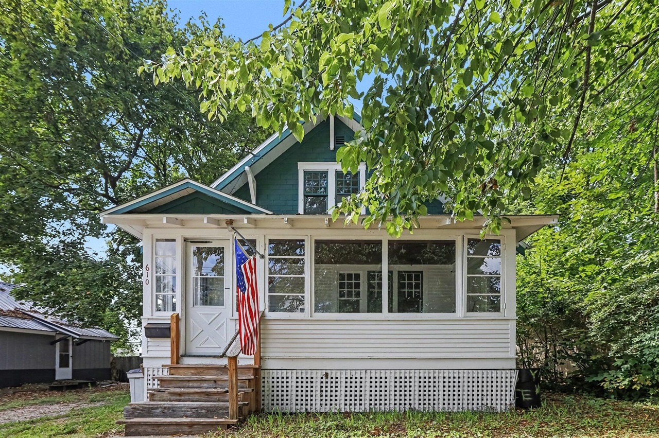 2nd image of 610 Cherry St, Cadillac, MI 49601 | MLS# 70554019