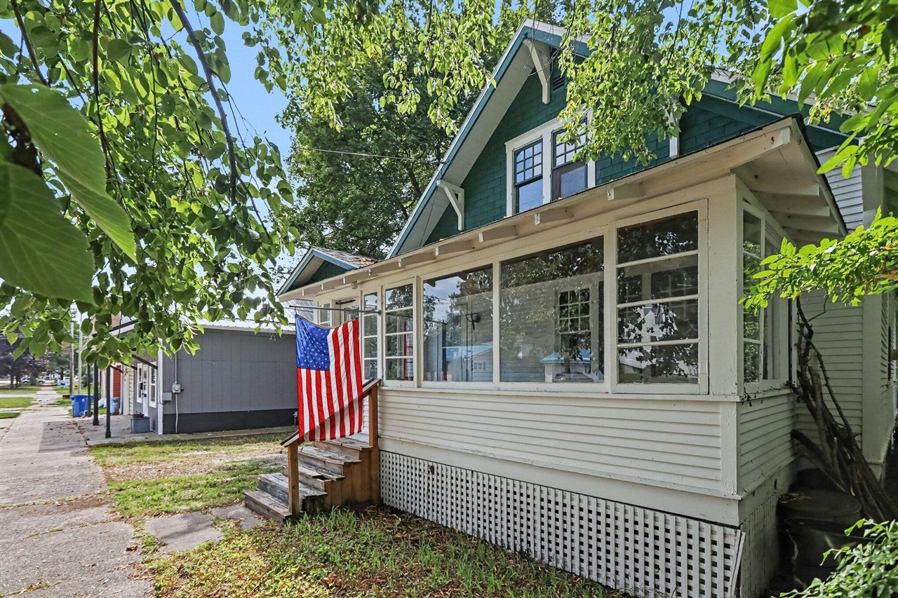 3rd image of 610 Cherry St, Cadillac, MI 49601 | MLS# 70554019