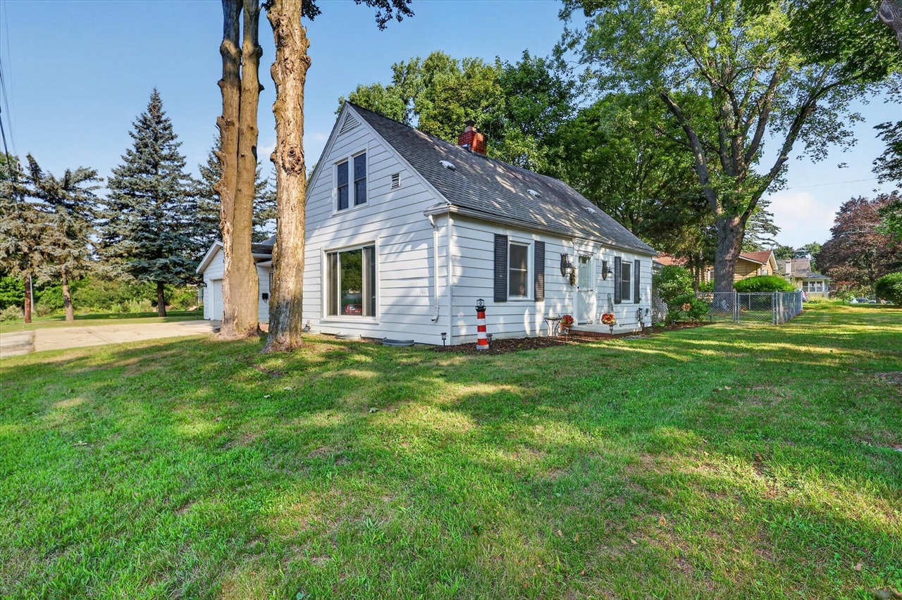 2nd image of 539 Coolidge Ave, Kalamazoo, MI 49006 | MLS# 70554034