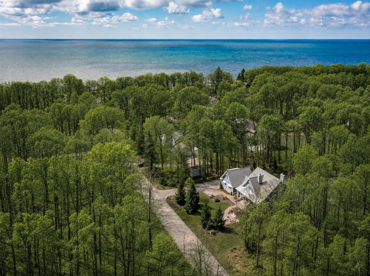2nd image of 6927 Old Owl Dr, Fennville, MI 49408 | MLS# 70554040