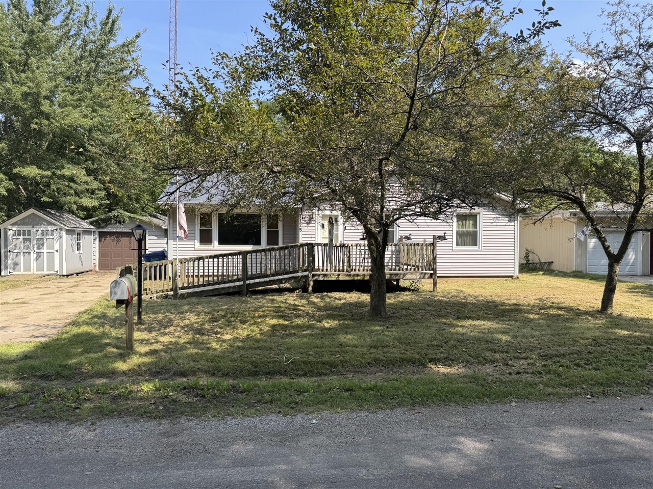 2nd image of 1175 Ravina Ave, Benton Harbor, MI 49022 | MLS# 70554069