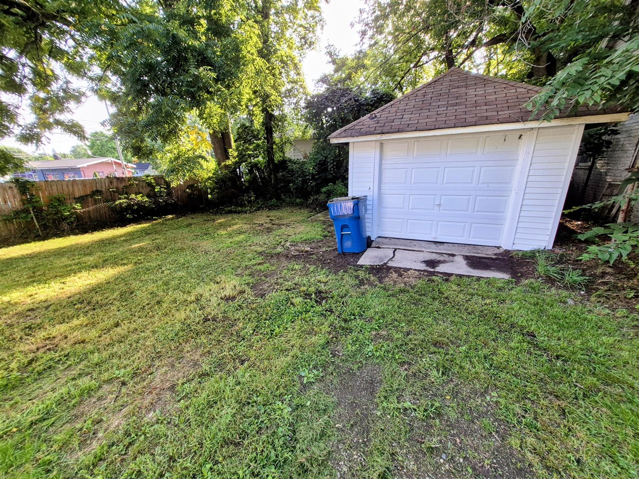 36th image of 1211 Wayside Rd, Kalamazoo, MI 49048 | MLS# 70554105