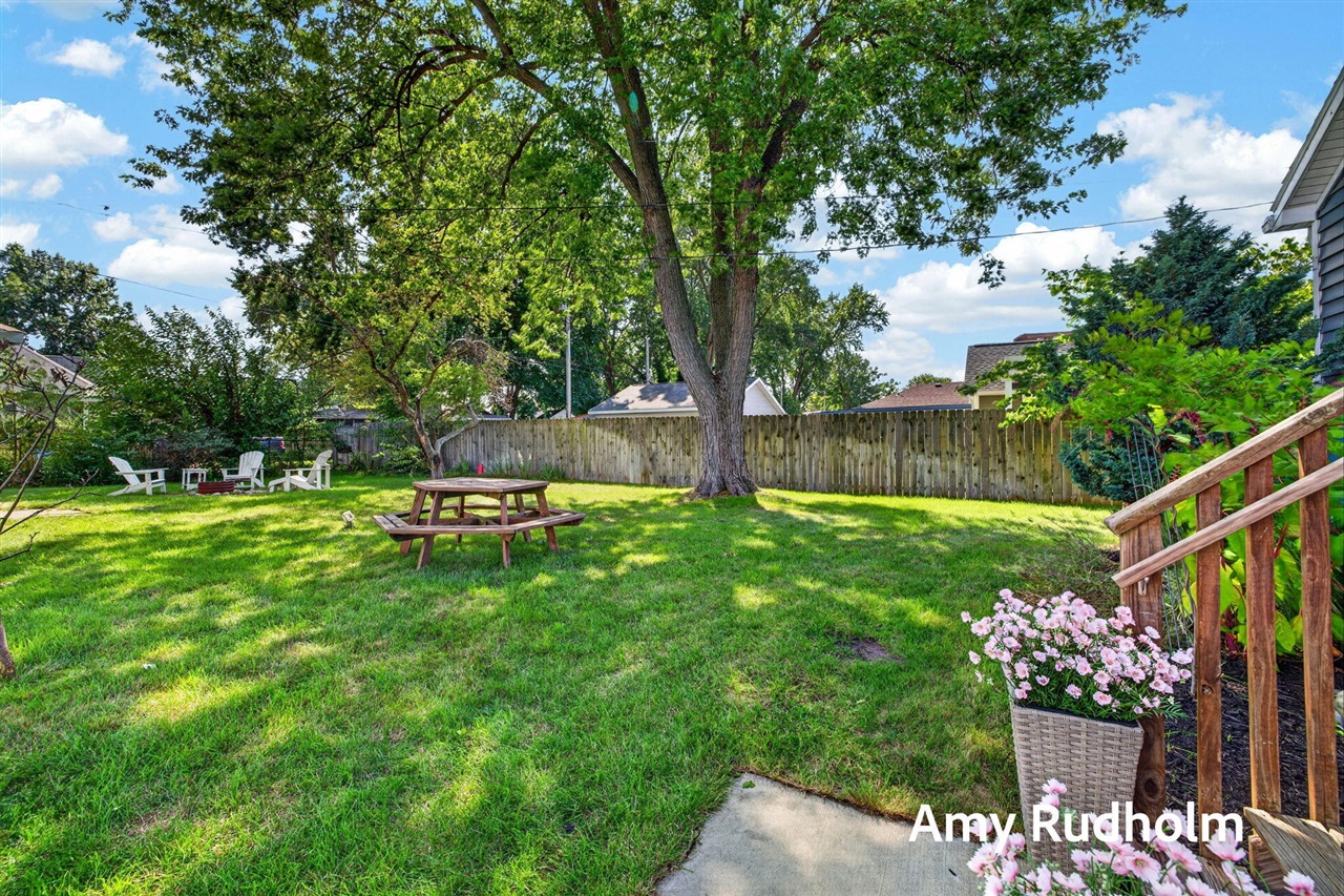 2nd image of 532 Jackson Ave, Grand Haven, MI 49417 | MLS# 70554117