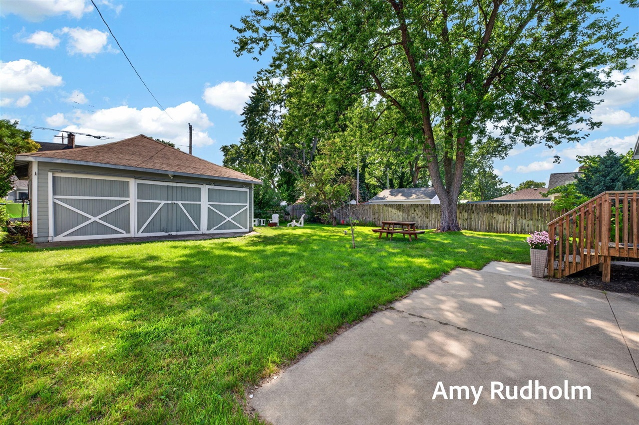 3rd image of 532 Jackson Ave, Grand Haven, MI 49417 | MLS# 70554117