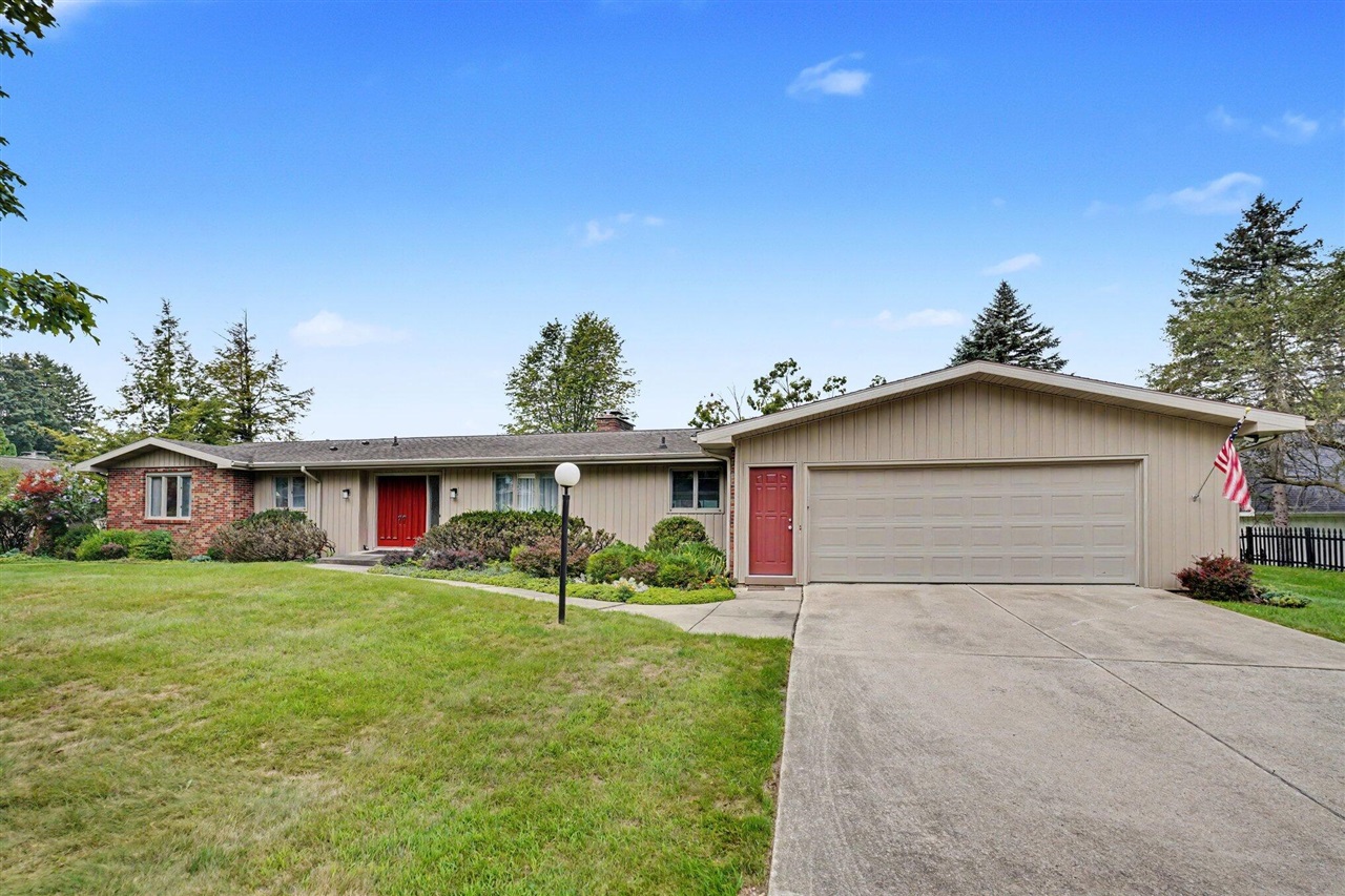 1st image of 4216 Lake Forest Dr, Kalamazoo, MI 49008 | MLS# 70554139