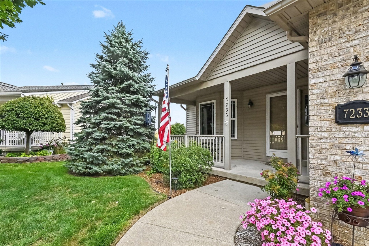 3rd image of 7233 Maplecrest Cir, Swartz Creek, MI 48473 | MLS# 70554188