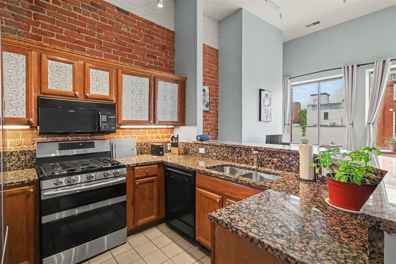 Photo 4 of Condo for sale at 120 W Washington St #I, Ann Arbor, MI 48104 | MLS# 70554199 | Listing updated on 2026-09-19
