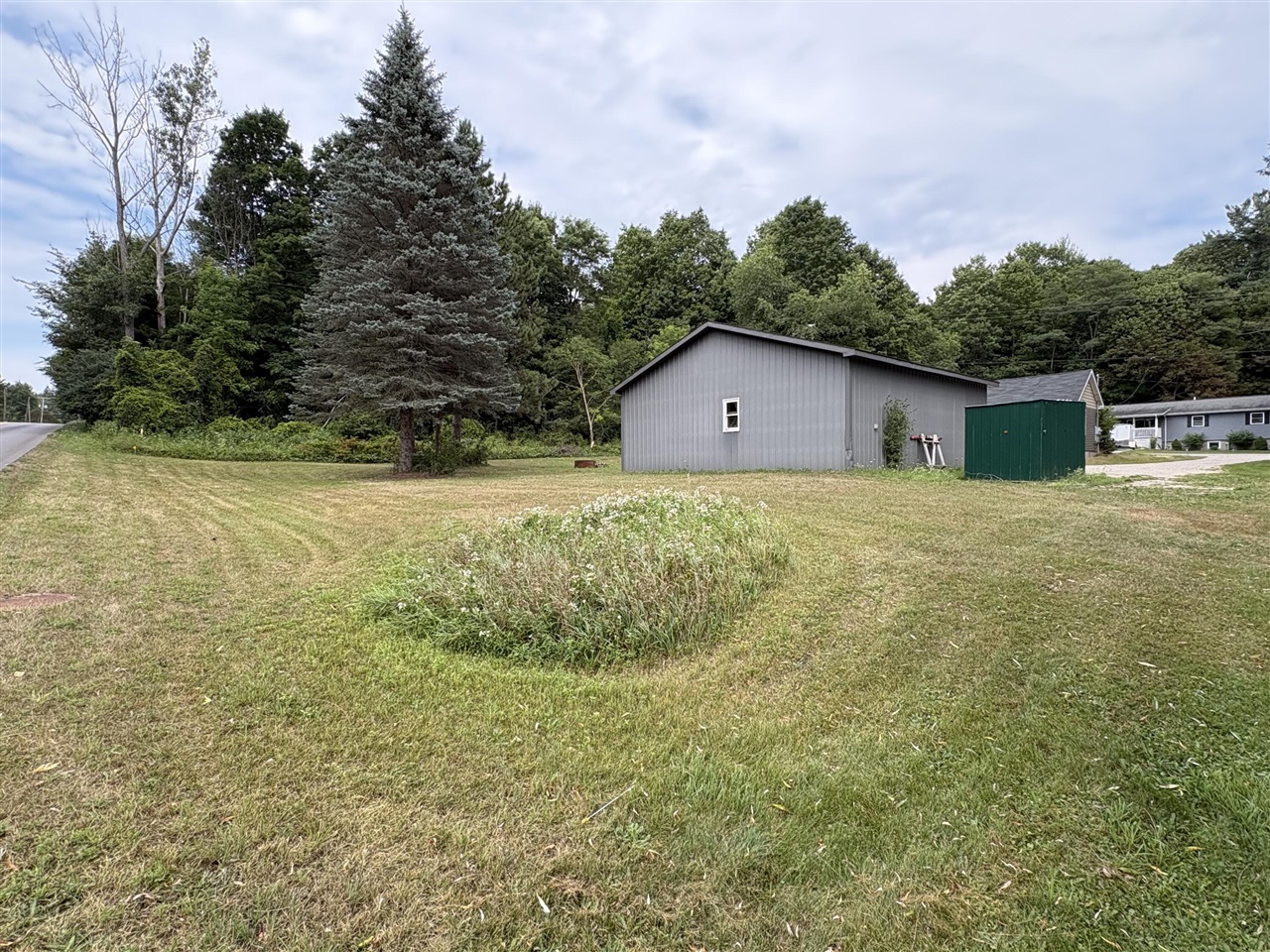 Photo 4 of Single family home for sale at 807 Josephine St, East Jordan, MI 49727 | MLS# 70554203 | Listing updated on 2026-09-12