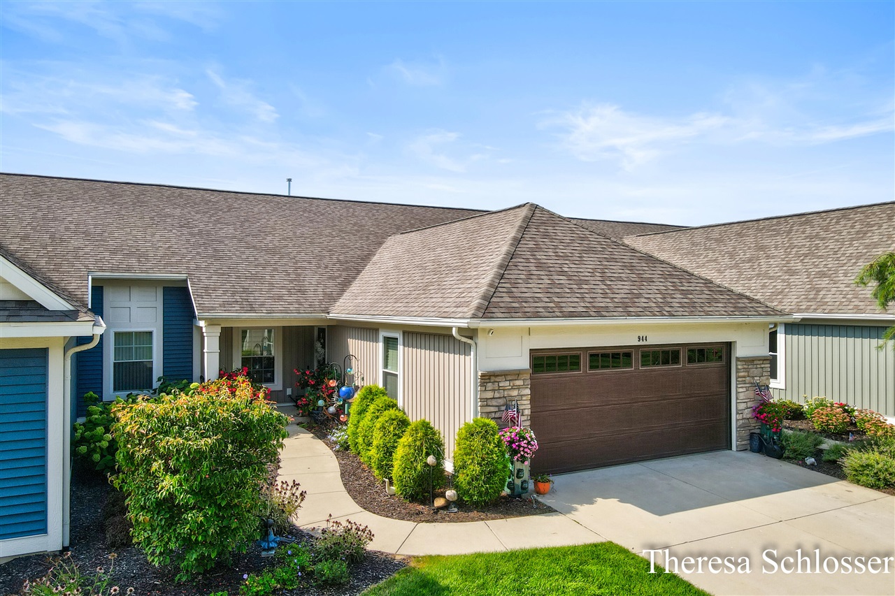 3rd image of 944 Bellview Mdw Dr, Byron Center, MI 49315-8333