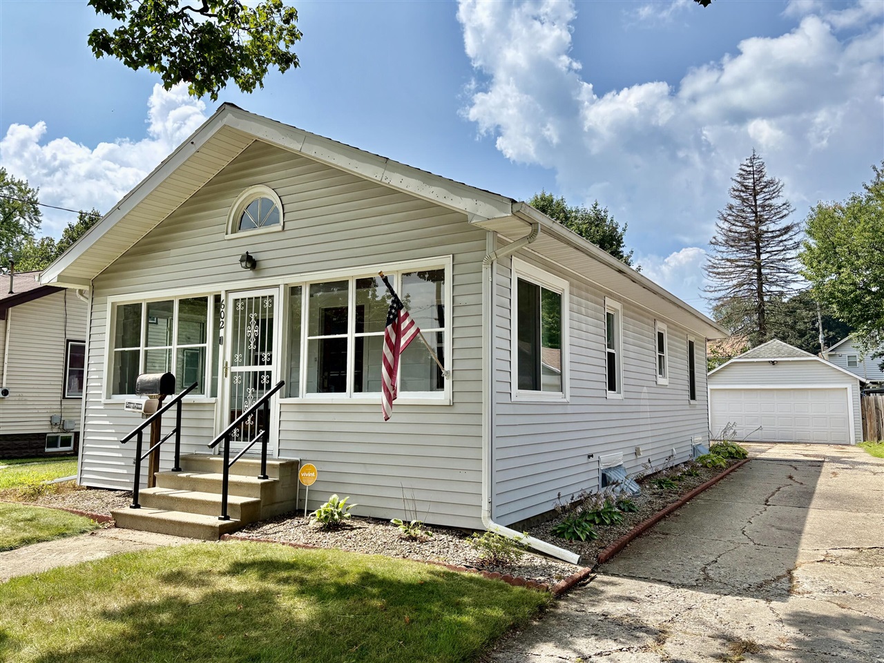 1st image of 602 Seventh St, Jackson, MI 49203 | MLS# 70554239