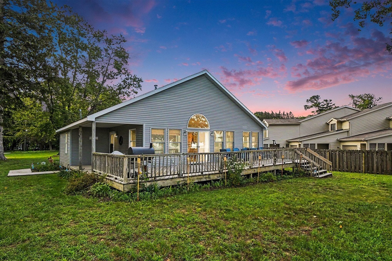 2nd image of 8 N Shore Dr, South Haven, MI 49090 | MLS# 70554267